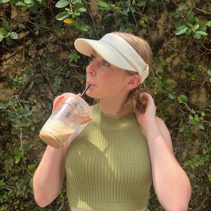 Meet your Posher, Mia